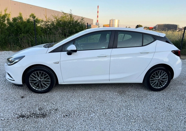 Opel Astra cena 44999 przebieg: 108000, rok produkcji 2017 z Czechowice-Dziedzice małe 742